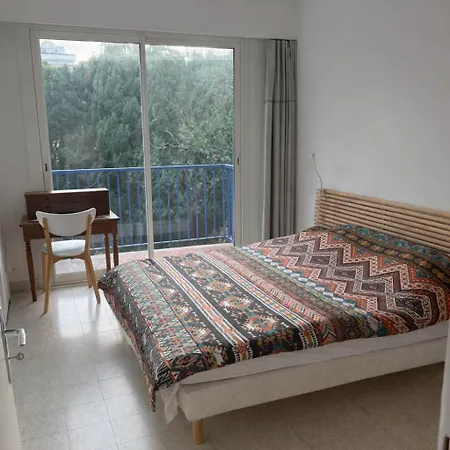 Quiet With Balcony And Sea View Antibes