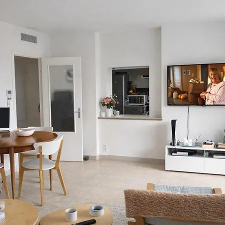Quiet With Balcony And Sea View Appartement *