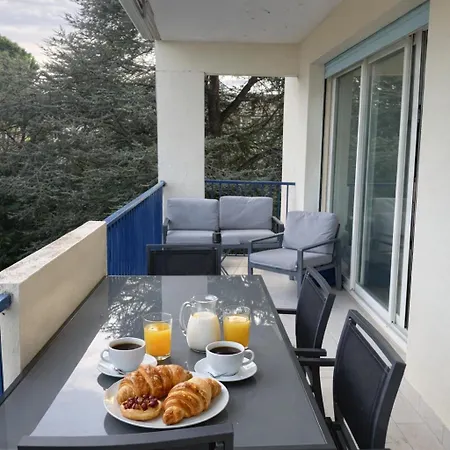Quiet With Balcony And Sea View Antibes