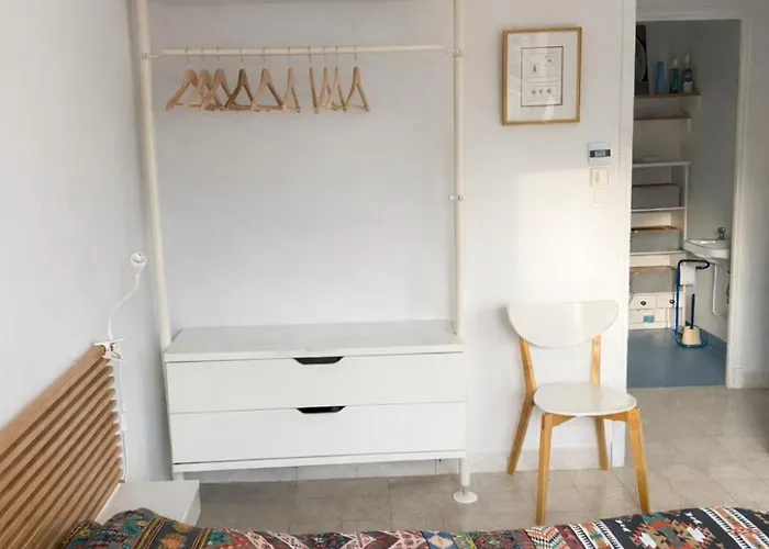 Quiet With Balcony And Sea View Апартаменты Антиб