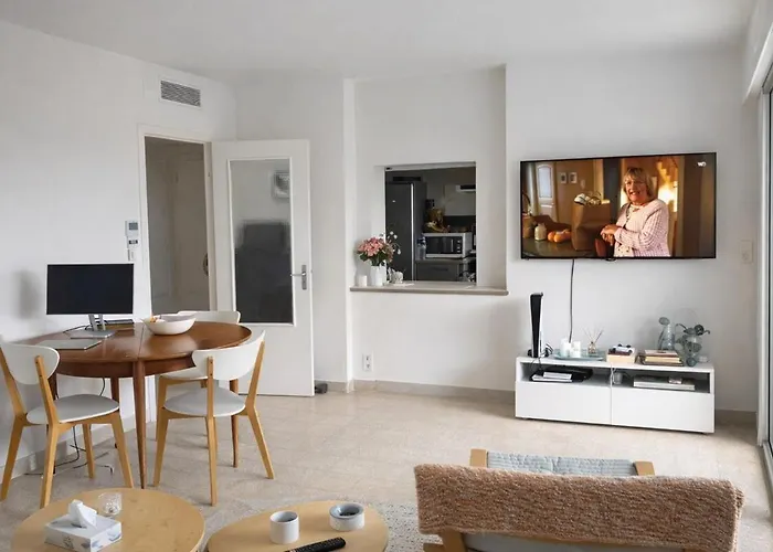 Quiet With Balcony And Sea View Appartement *